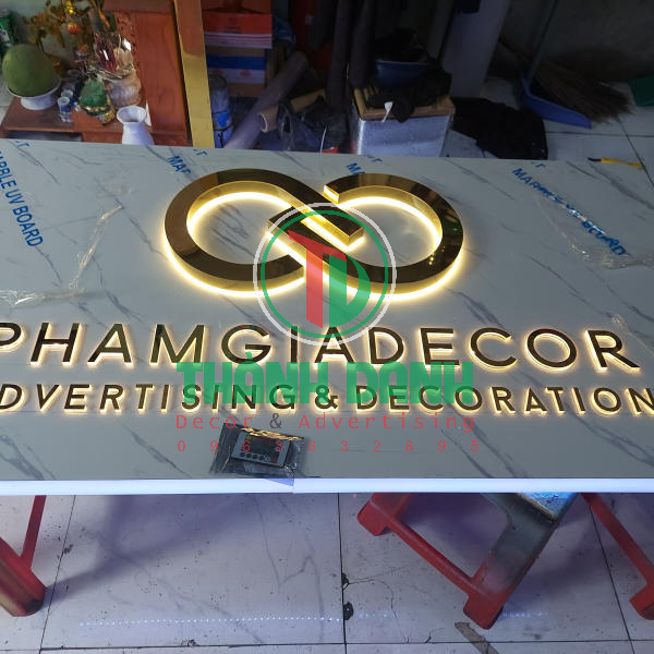 Gia công chữ nổi hông nhôm Hàn Quốc không gờ